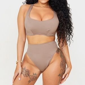 ✨PLT
Mocha Scoop Neck Bikini Top 🤎
& Mocha High Waist & Leg Bottom 🤎